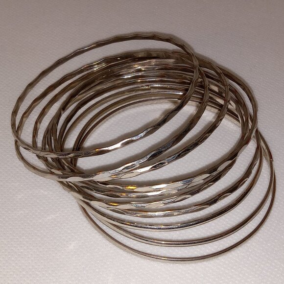 10 Vintage 80s Bangle Bracelets - Picture 2 of 5